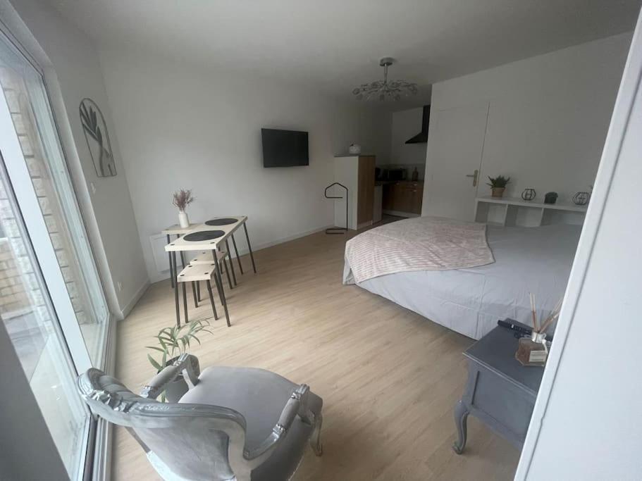 Studio Equipe Apartment Valenciennes Bagian luar foto